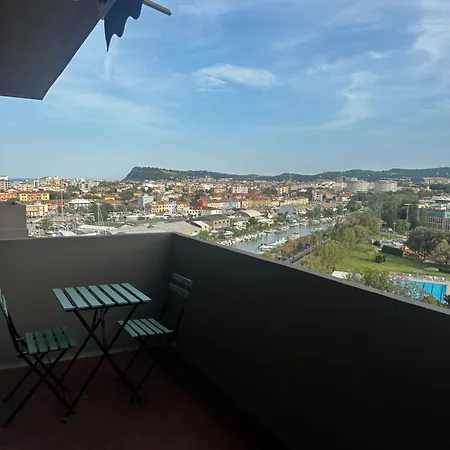 Appartamento Con Vista Mozzafiato Fronte Mare Apartmán Pesaro