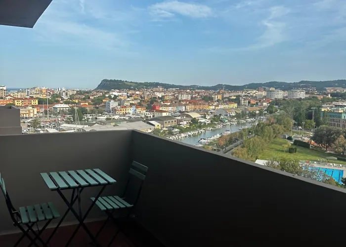 Fronte Mare Con Vista Mozzafiato 公寓 佩萨罗